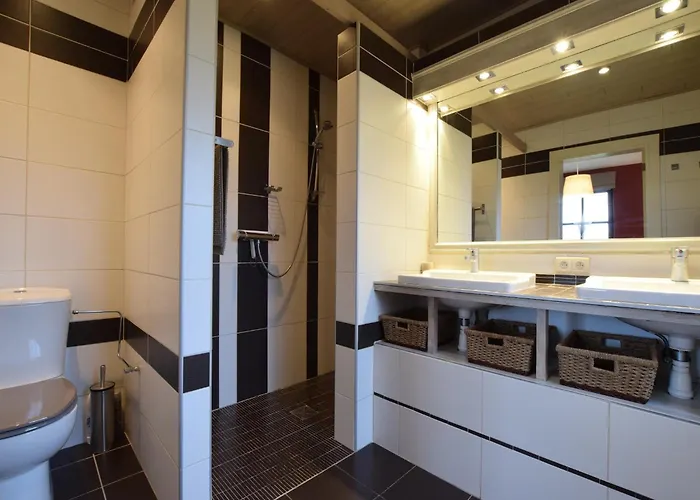 別荘 Cozy In バストーニュ